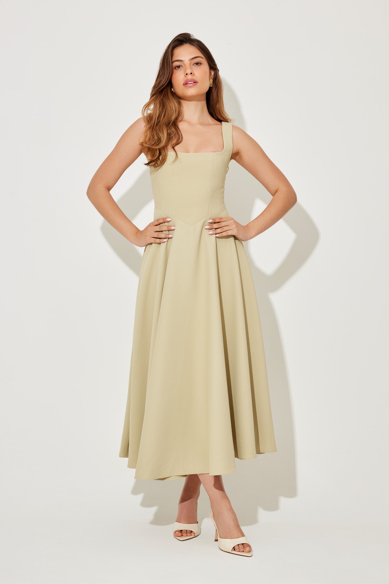 Thalira – Timeless Flowy Midi Dress