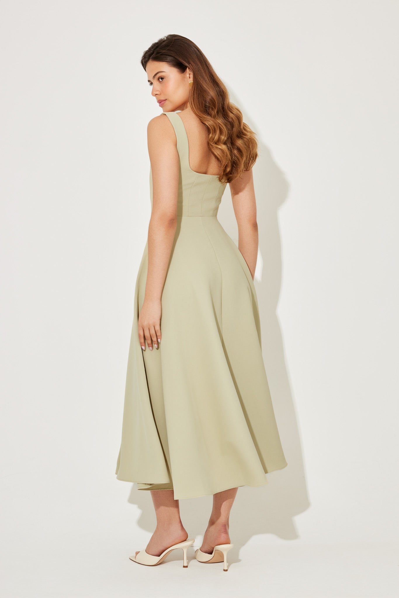 Thalira – Timeless Flowy Midi Dress