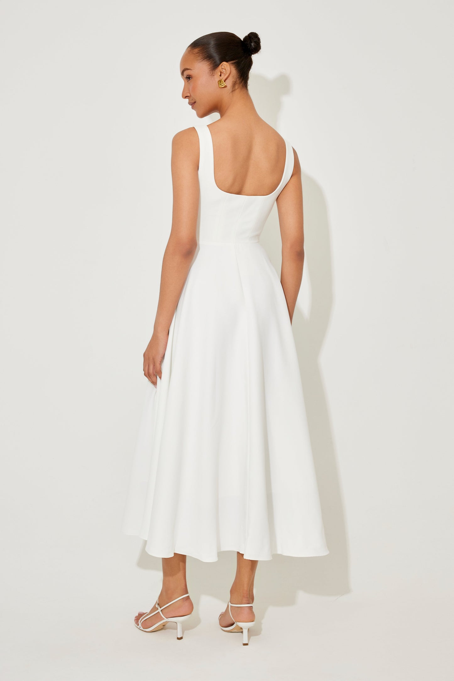 Thalira – Timeless Flowy Midi Dress