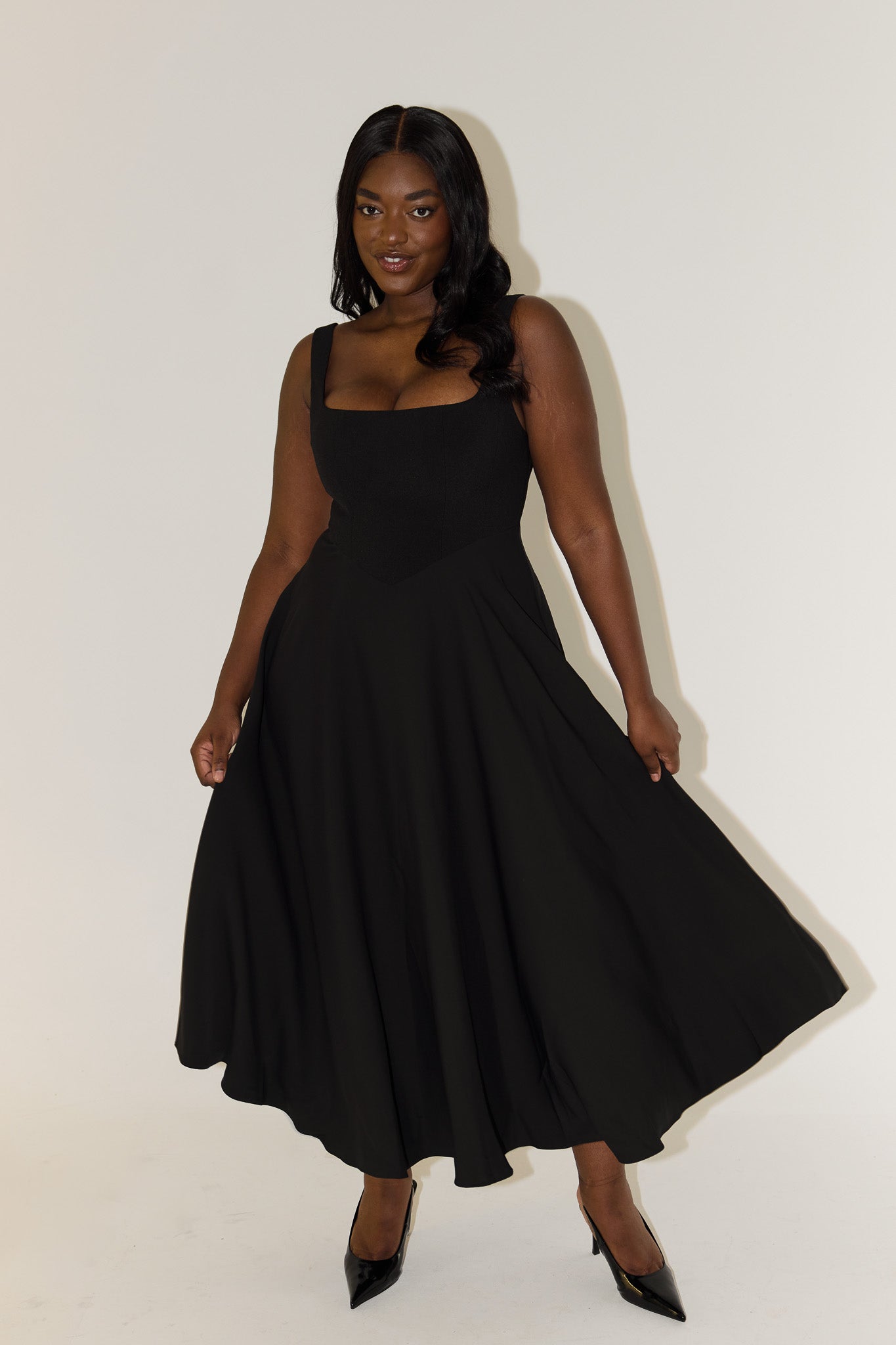 Thalira – Timeless Flowy Midi Dress