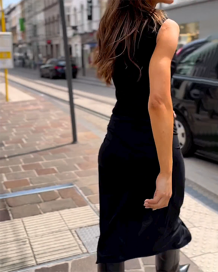 Elara  | Graceful Long Sleeveless Dress