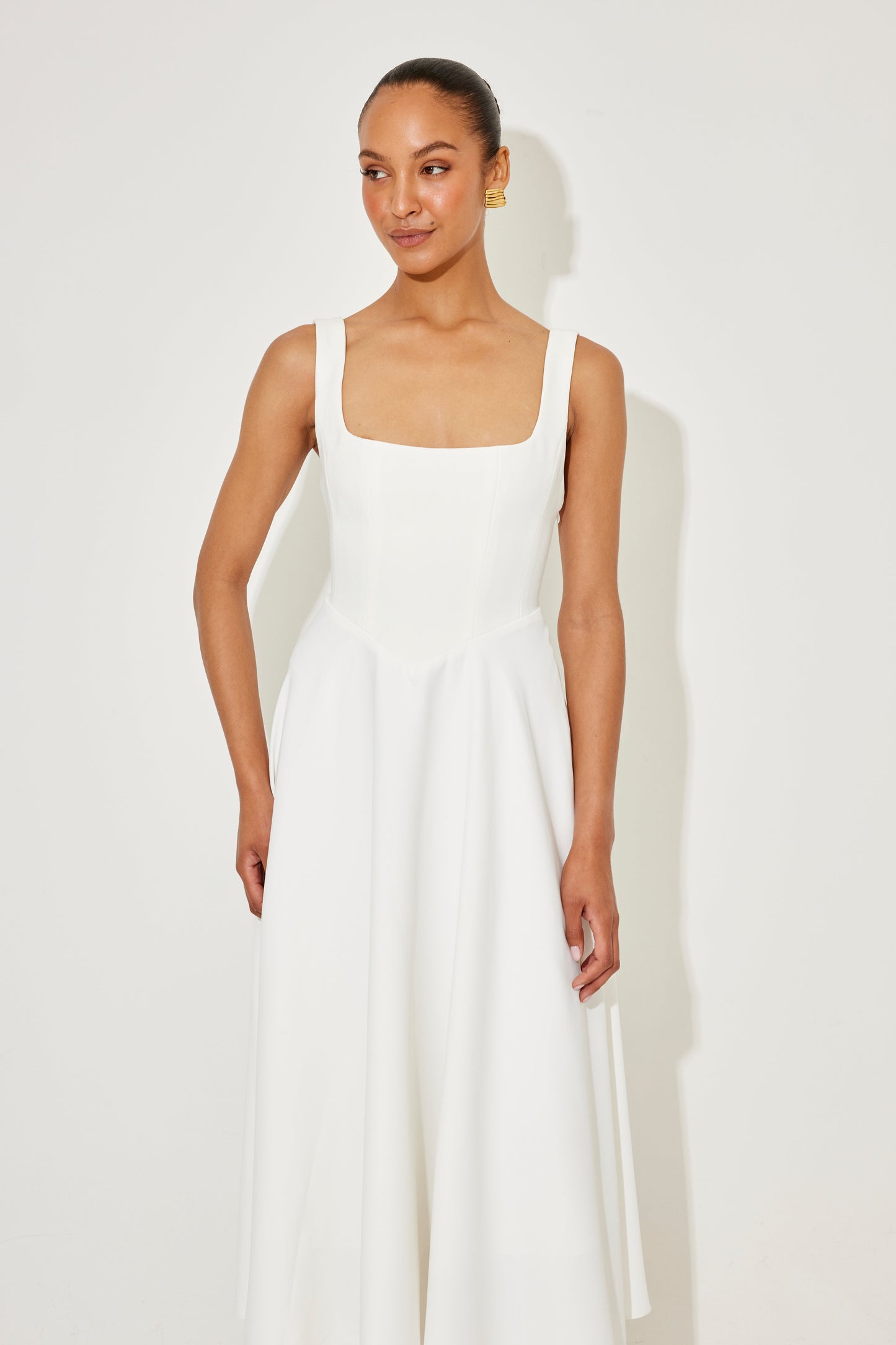 Thalira – Timeless Flowy Midi Dress