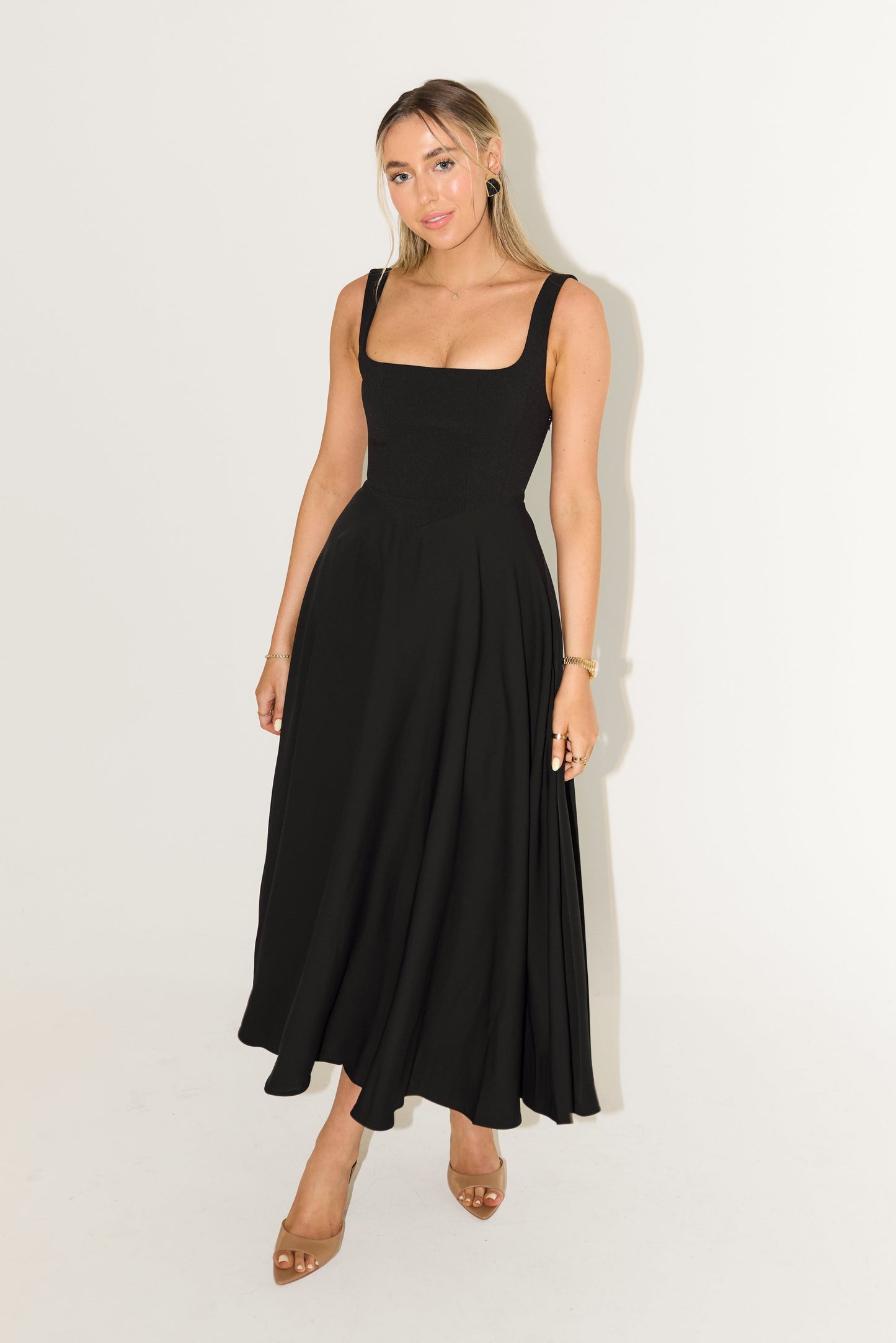 Thalira – Timeless Flowy Midi Dress